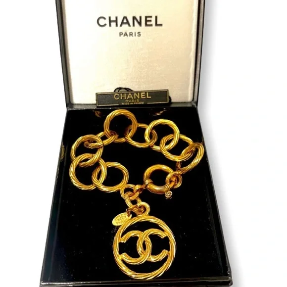 โโSOLDโโCHANEL Textured Gold Chain Link Bracelet - Picture 1 of 10